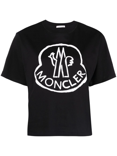 Shop Moncler Logo-print T-shirt In Schwarz