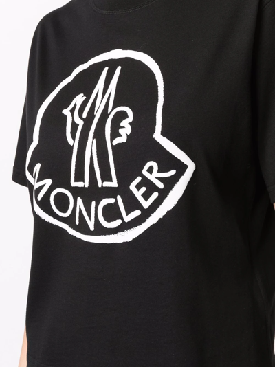 Shop Moncler Logo-print T-shirt In Schwarz