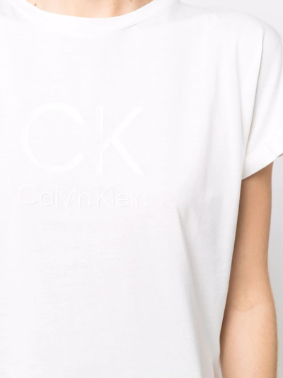 Shop Calvin Klein Logo-print Short-sleeve T-shirt In Weiss