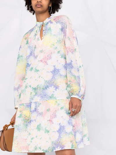 Shop Apc Natalia Floral-print Dress In Weiss