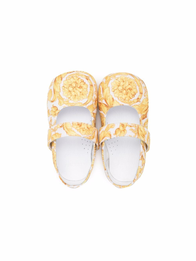 Shop Versace Barocco-print Crib Shoes In White