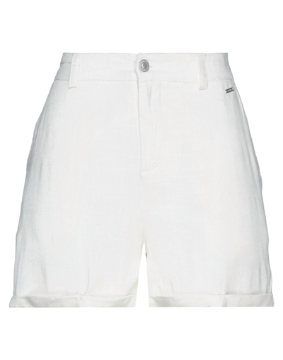 Shop O'neill Woman Shorts & Bermuda Shorts White Size L Viscose