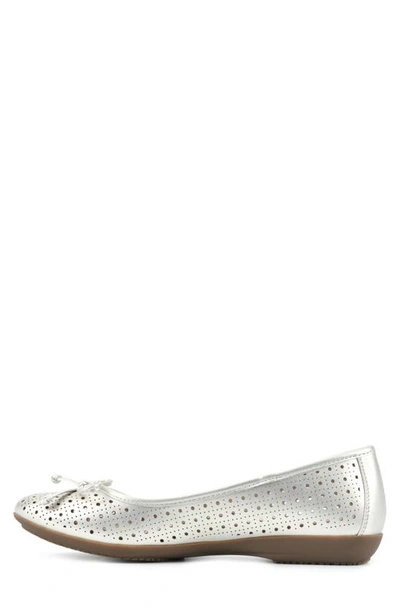 Cliffs By White Mountain Cheryl Ballet Flat In Platino/ Metallic/ Smooth
