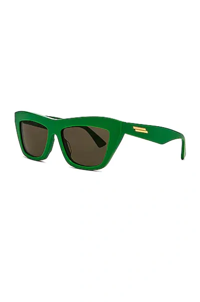 Shop Bottega Veneta Acetate Sunglasses In Shiny Solid Green