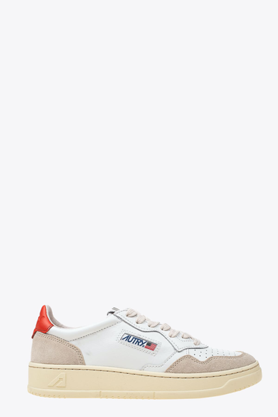 Shop Autry Medalist Low Top Sneaker White And Orange Leather Low-top Lace Up Sneakers - Medalist In Bianco/arancio