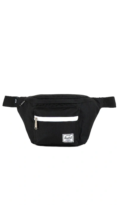 Shop Herschel Supply Co Seventeen Hip Pack In Black