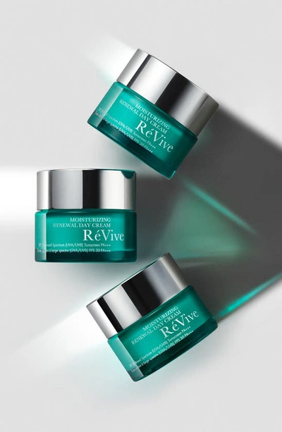 Revive Moisturizing Renewal Day Cream Spf30 Broad Spectrum (uva/uvb) Sunscreen Pa+++ 50ml