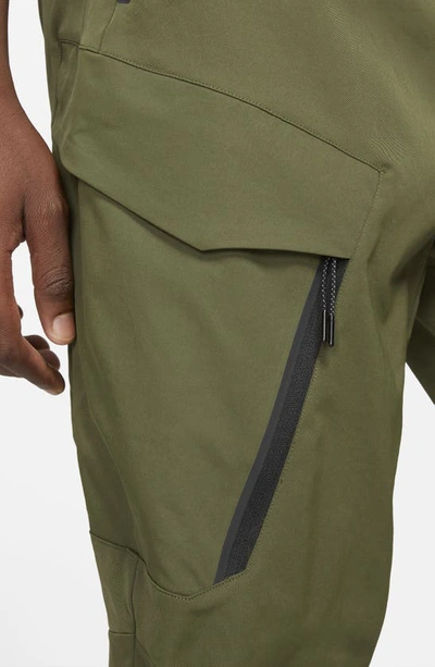 Nike Men's Sportswear Tech Essentials Woven Unlined Cargo Pants In Green |  ModeSens