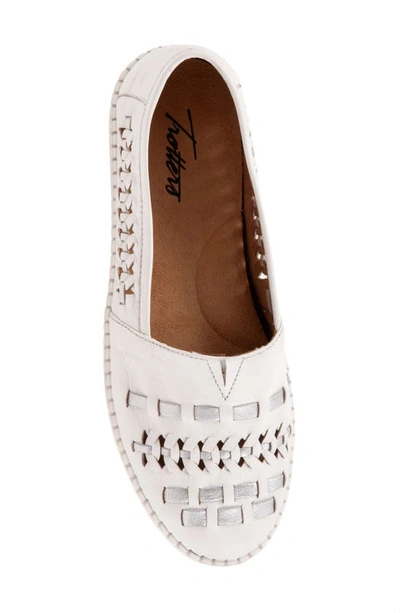 Trotters Rory Woven Flat In White Silver