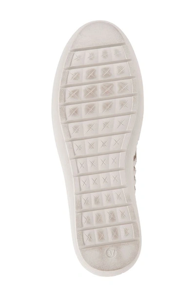 Trotters Rory Woven Flat In White Silver