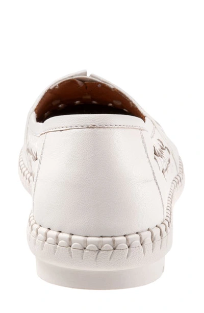 Trotters Rory Woven Flat In White Silver