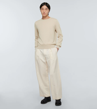 The Row Benji Cashmere Sweater In Limestone