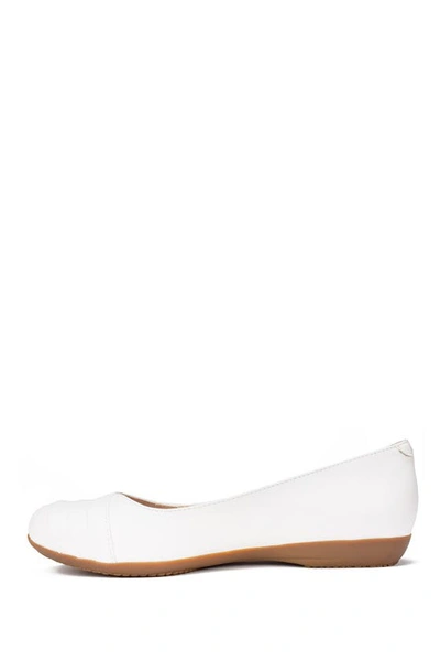 White Mountain Clara Ballet Flat In White/burnished/smooth