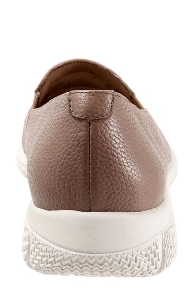 Trotters Women's Universal Loafers Women's Shoes In Dark Taupe