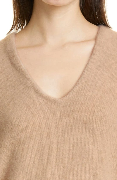 Shop Vince Relaxed V-neck Cashmere Pullover In Heather Desert Clay