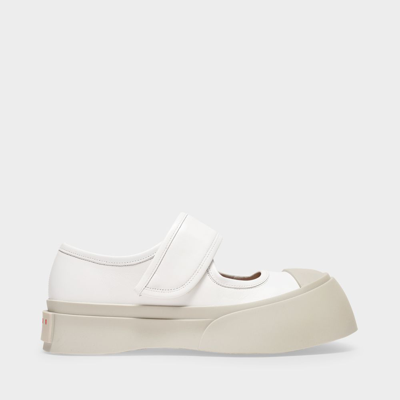 Shop Marni Mary Janes Pablo Aus Weissem Leder In White