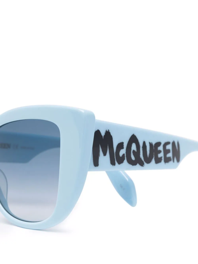 Shop Alexander Mcqueen Gradient Cat-eye Frame Sunglasses In Blau