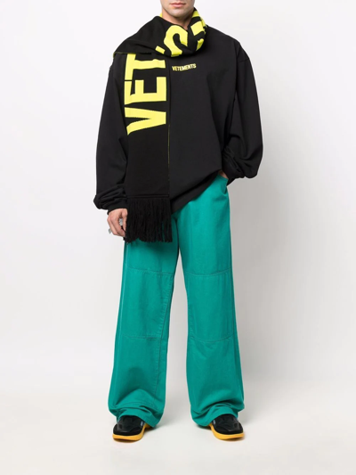 Vetements Logo-print Fringed Scarf In Schwarz