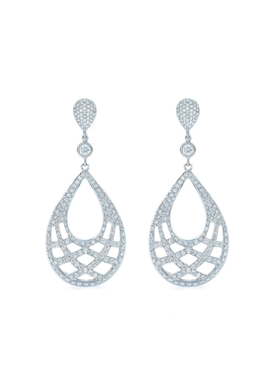 Shop Kwiat 18kt White Gold Jacquard Diamond Teardrop Earrings In Silber