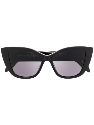 Shop Alexander Mcqueen Tinted Cat-eye Sunglasses In Schwarz