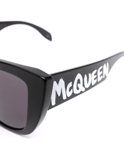 Alexander Mcqueen Tinted Cat-eye Sunglasses In Schwarz