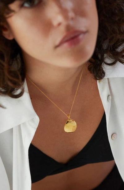 Monica Vinader Deia Pebble Locket Necklace In Gp