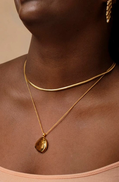 Monica Vinader Deia Pebble Locket Necklace In Gp