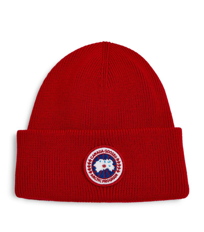 Shop Canada Goose Kids Ribbed Logo Beanie In Red