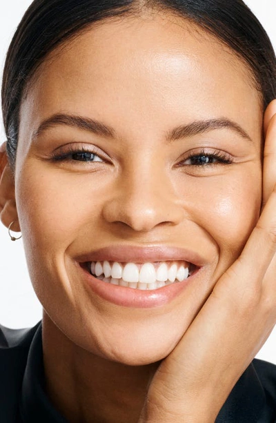 Clé De Peau Beauté Radiant Cream Foundation In O10 Light Ocher