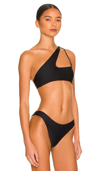 Mikoh Queensland Cross Shoulder Bikini Top In Noir