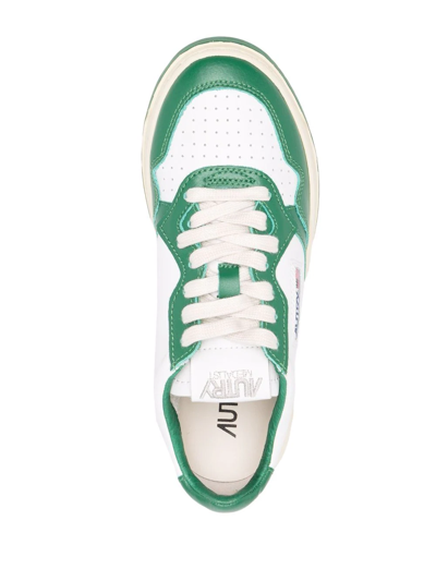 Shop Autry Medalist Low-top Sneakers In Weiss