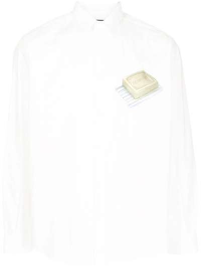 Shop Jacquemus Simon Soap Bar-print Long-sleeve Shirt In Weiss