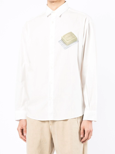 Shop Jacquemus Simon Soap Bar-print Long-sleeve Shirt In Weiss