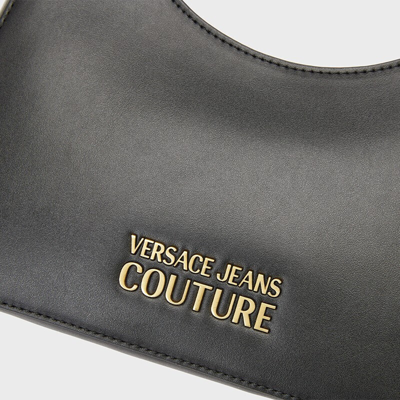 Shop Versace 范思哲 Jeans Couture奢侈品女包 22春夏女士garland背提包 72va4ba2-zs059 899黑色 U