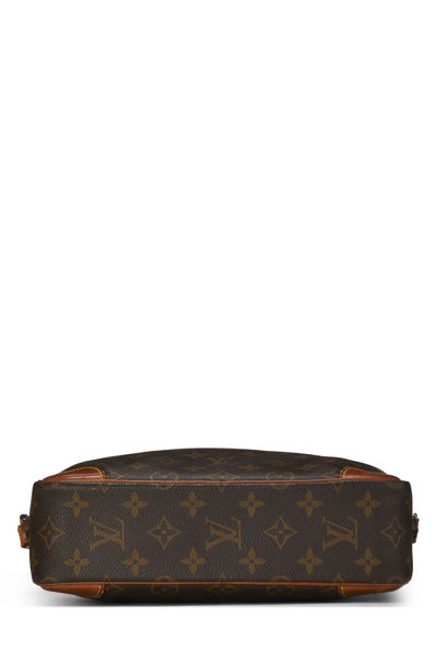 Pre-owned Louis Vuitton Monogram Canvas Trocadero 27
