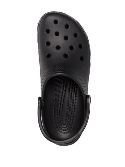 Shop Crocs Classic Clog Slides In Schwarz