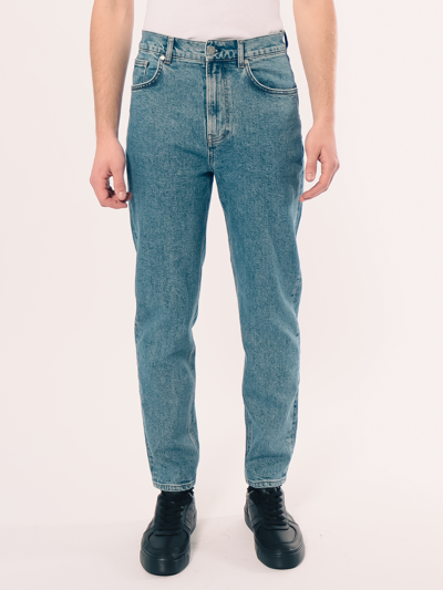 Amendi Axel Tapered Jeans In Light Blue