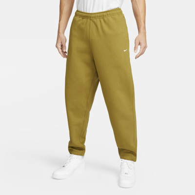 Shop Nike Solo Swoosh Men's Fleece Pants In Desert Moss,white