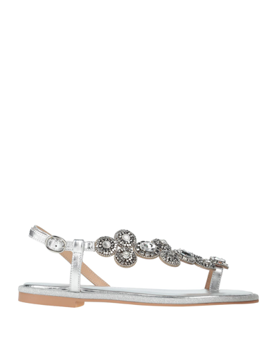 Alma En Pena Toe Strap Sandals In Silver | ModeSens
