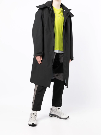 White Mountaineering Logo-patch Hooded Jacket In Schwarz