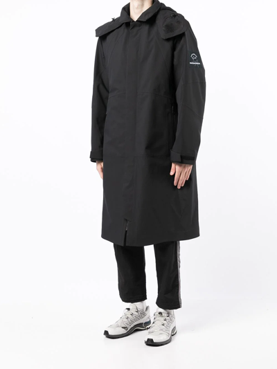 White Mountaineering Logo-patch Hooded Jacket In Schwarz