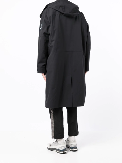 White Mountaineering Logo-patch Hooded Jacket In Schwarz