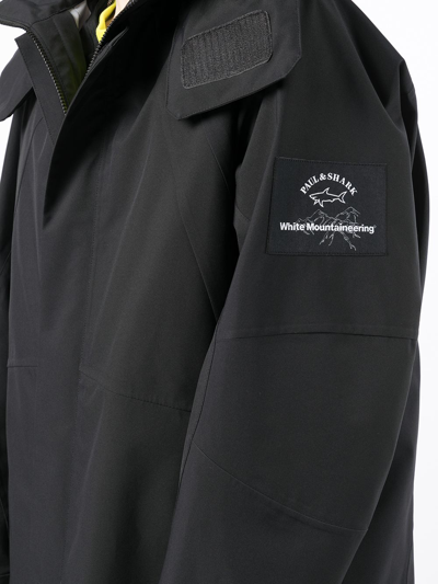 White Mountaineering Logo-patch Hooded Jacket In Schwarz