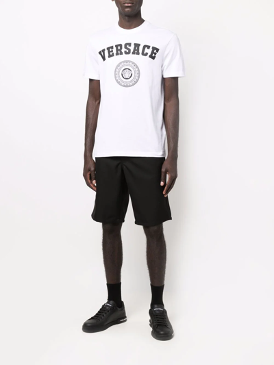 Shop Versace Logo-print T-shirt In Weiss