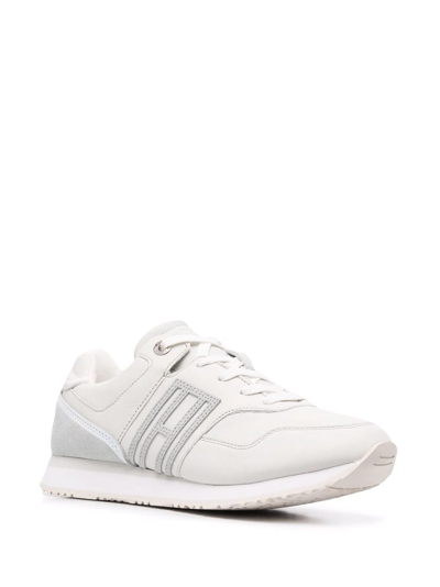 Tommy Hilfiger Side Logo-patch Sneakers In Grey