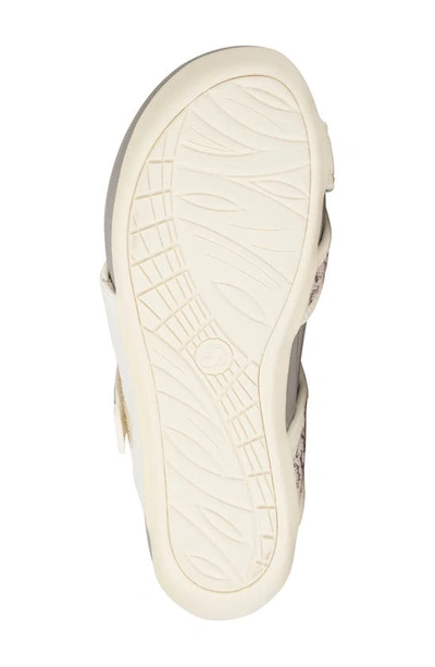 Baretraps Deserae Women's Slide Sandal Women's Shoes In Cream Snake
