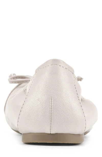 White Mountain Women's Sunnyside Ballet Flat Women's Shoes In Bone/ Smooth