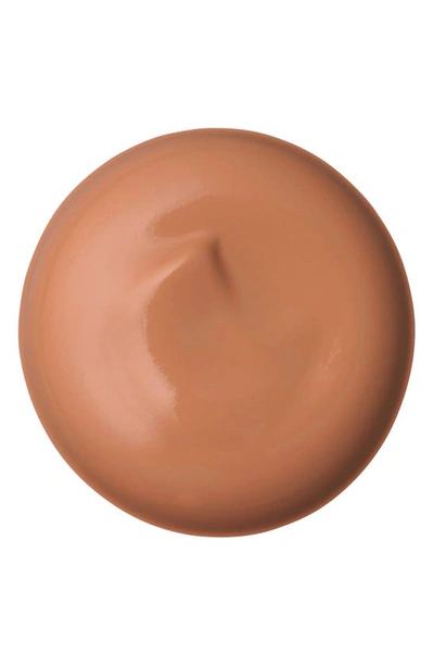 Clé De Peau Beauté Radiant Cream Foundation In B70 Medium Deep Beige
