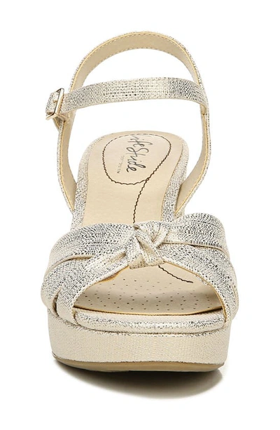 Lifestride Lucky Block Heel Platform Sandal In Platino