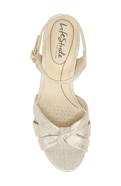 Lifestride Lucky Block Heel Platform Sandal In Platino